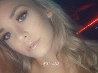 Auri_Jones