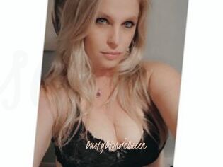 BustyBlondeQueen