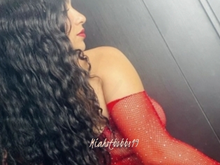 Miahotbobbs19